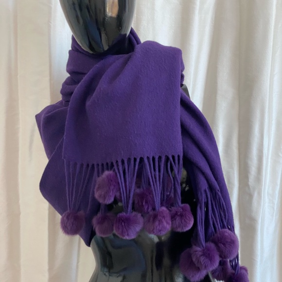 Soft wool scarf with Fur Pom Fringe. Purple ! - Picture 11 of 14